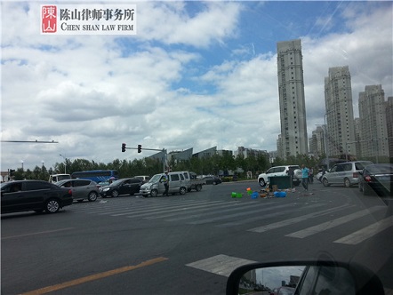 2014年6月18日陈山律师事务所的律师办案途中，