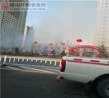 2013年11月8日办案途中路边的婚礼