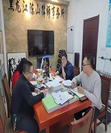 陈山律师团队与当事人开庭前在在准备庭前会议